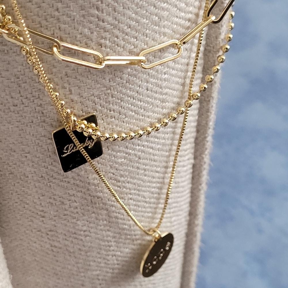 Gorgeous drop necklace!